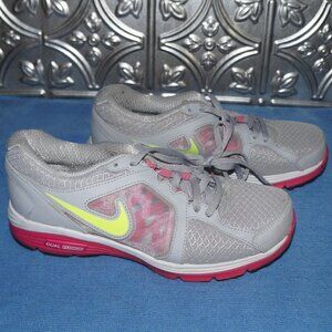 Nike Dual Fusion Women's Size 6.5 Running Shoes